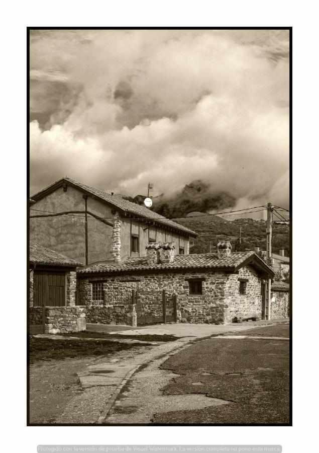 Casa Rural La Parda Триольо Экстерьер фото